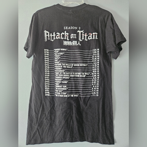 Attack on Titan t shirt - Picture 3 of 3